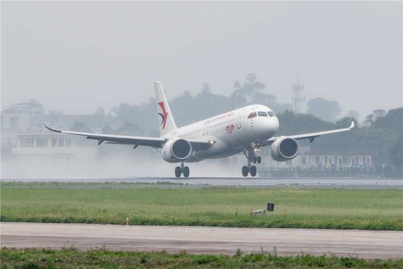 Domestic large aircraft C919 first flew to Xiamen 3 Domestic large aircraft C919 first flew to Xiamen 3